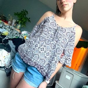 LA Hearts: Cold Shoulder Printed Top